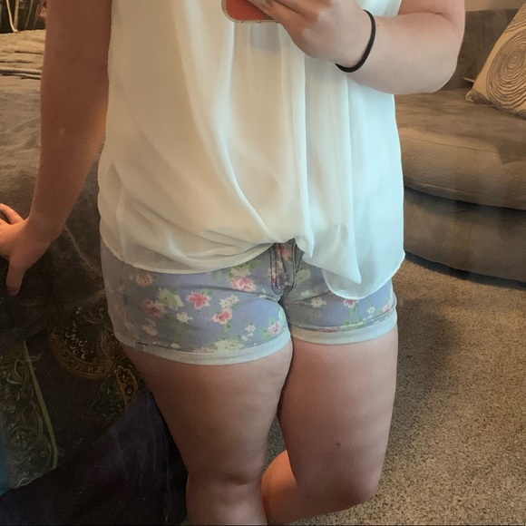 Floral shorts - Picture 1 of 3